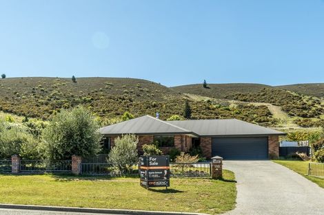 Photo of property in 100 Shields Street, Clyde, 9330