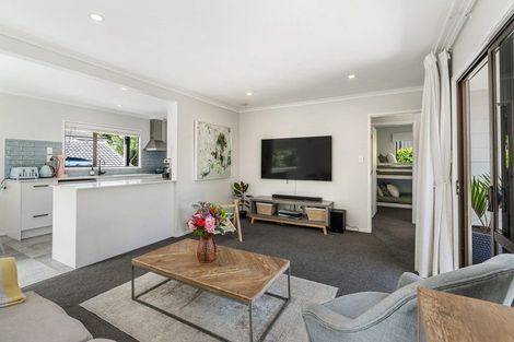 Photo of property in 1/22 Derwent Crescent, Titirangi, Auckland, 0604