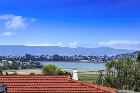 Photo of property in 15 Westwell Road, Belmont, Auckland, 0622