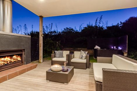 Photo of property in 22 Wonderview Road, Leigh, 0985