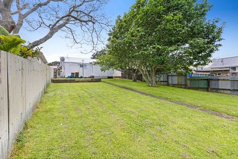 Photo of property in 32 Pendarves Street, New Plymouth, 4310