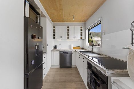 Photo of property in 19 Hill Grove, Naenae, Lower Hutt, 5011