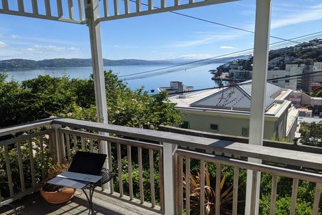 Photo of property in 10 Oriental Terrace, Mount Victoria, Wellington, 6011