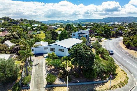 Photo of property in 12 Holiday Crescent, Mangawhai Heads, Mangawhai, 0505
