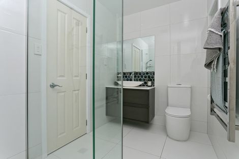 Photo of property in 2/43 Northumberland Avenue, Belmont, Auckland, 0622