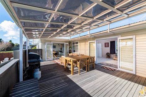 Photo of property in 74 Sylvan Crescent, Te Atatu South, Auckland, 0610