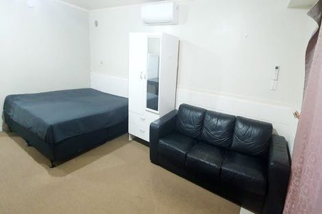 Photo of property in 13 Vina Place, Massey, Auckland, 0614