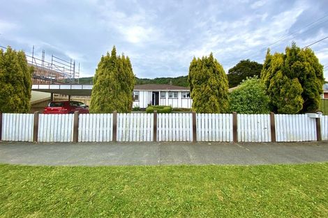 Photo of property in 15 Holdsworth Avenue, Trentham, Upper Hutt, 5018