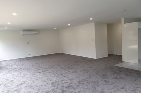 Photo of property in 18a Riverpark Crescent, Henderson, Auckland, 0610