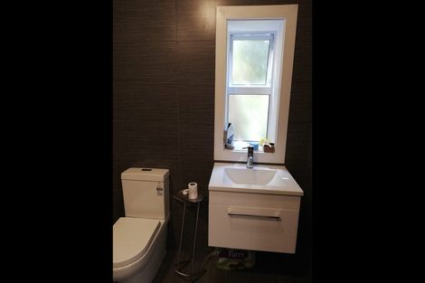 Photo of property in 5 Richmond Road, Mahina Bay, Lower Hutt, 5013