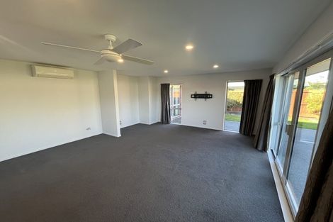 Photo of property in 11 Oakdene Place, Halswell, Christchurch, 8025