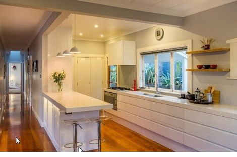 Photo of property in 102 The Parade, Island Bay, Wellington, 6023