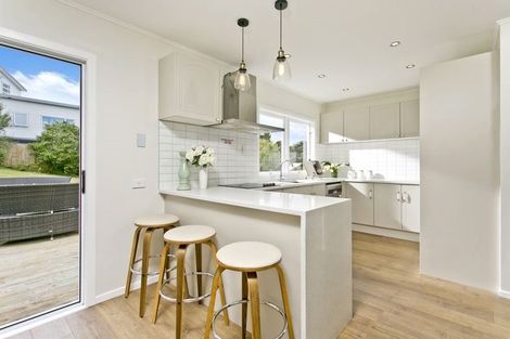 Photo of property in 24 Arrow Road, Forrest Hill, Auckland, 0620