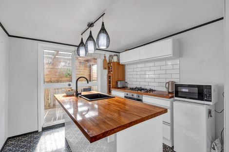 Photo of property in 40 Queens Road, Glen Avon, New Plymouth, 4312