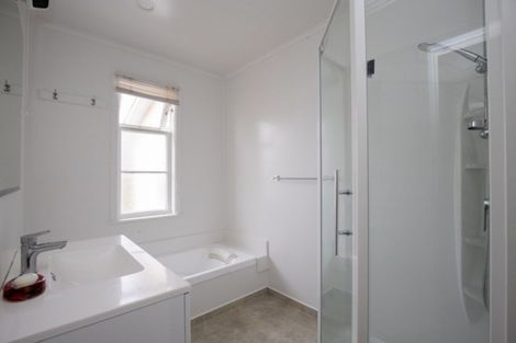 Photo of property in 76 Pipiroa Road, Ngatea, 3503