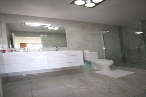 Photo of property in 33 Corricvale Way, Northcross, Auckland, 0630