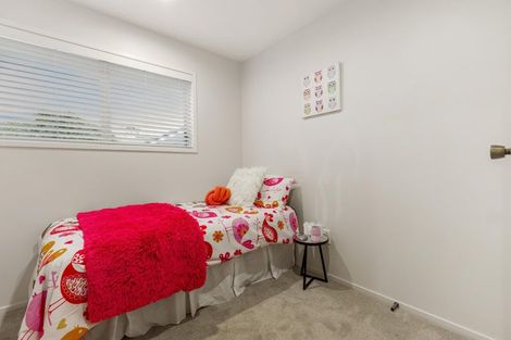 Photo of property in 2/7 Ian Place, Glendene, Auckland, 0602