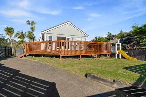 Photo of property in 44 Zita Maria Drive, Massey, Auckland, 0614