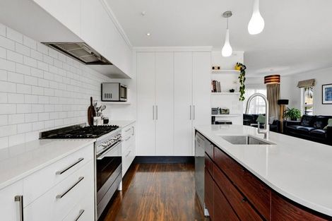 Photo of property in 19 Alberta Road, Glen Avon, New Plymouth, 4312