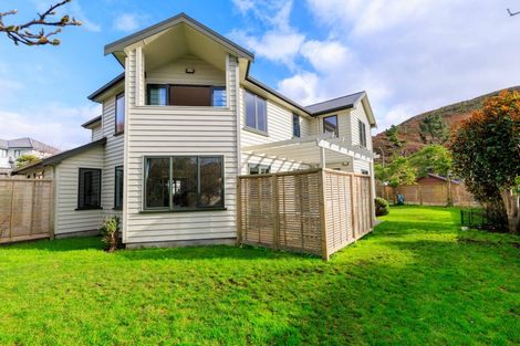 Photo of property in 44 Furlong Crescent, Churton Park, Wellington, 6037