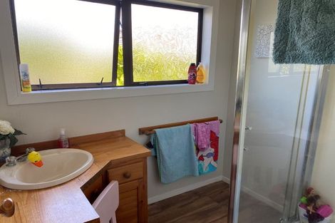 Photo of property in 19 Glen Vista Place, Bayview, Auckland, 0629