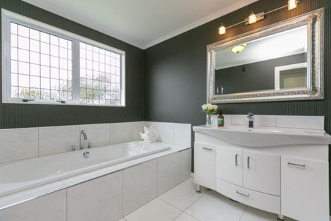 Photo of property in 7-9 Veale Road, Frankleigh Park, New Plymouth, 4310