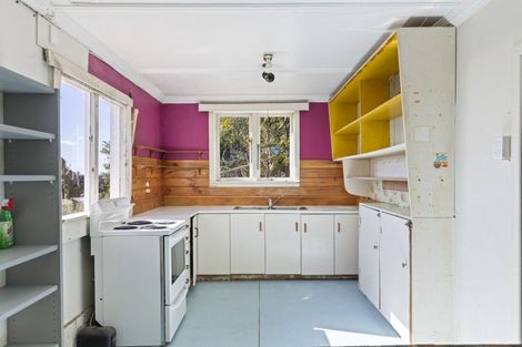 Photo of property in 15 Weston Street, Moturoa, New Plymouth, 4310