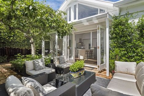 Photo of property in 49b Roland Road, Greenhithe, Auckland, 0632