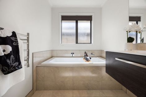 Photo of property in 256 Dixon Road, Fitzroy, Hamilton, 3206