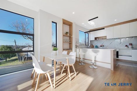 Photo of property in 2/26 Buscomb Avenue, Henderson, Auckland, 0610