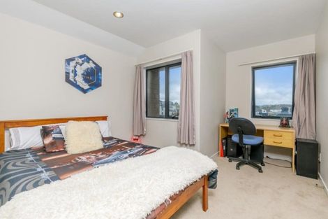 Photo of property in 30 Sohlue Place, Oteha, Auckland, 0632
