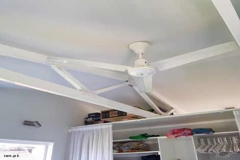 Photo of property in 18 Woodglen Road, Glen Eden, Auckland, 0602