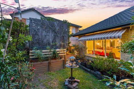 Photo of property in 23 Regents Park Place, Westgate, Auckland, 0614