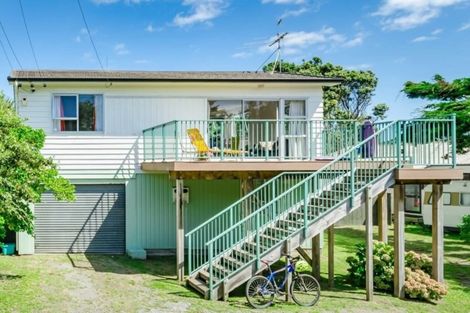 Photo of property in 10 Konini Crescent, Waikanae Beach, Waikanae, 5036