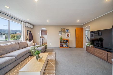 Photo of property in 1/3 Omaha Grove, Totara Park, Upper Hutt, 5018