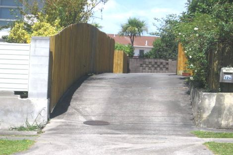 Photo of property in 2/12 Raleigh Road, Northcote, Auckland, 0627