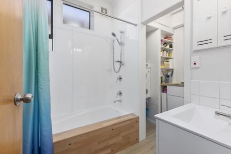 Photo of property in 14 Matipo Street, Eastbourne, Lower Hutt, 5013