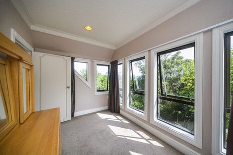 Photo of property in 21 Springdale Grove, Fitzherbert, Palmerston North, 4410