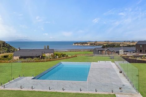 Photo of property in 32 Taha Puke Road, Okura Bush, Silverdale, 0794