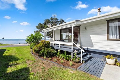 Photo of property in 12 Matakatia Parade, Matakatia, Whangaparaoa, 0930
