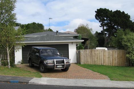 Photo of property in 3 Lex Avenue, Green Bay, Auckland, 0604