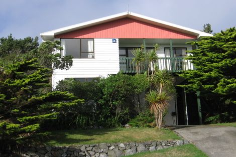 Photo of property in 30 Chapman Street, Newlands, Wellington, 6037