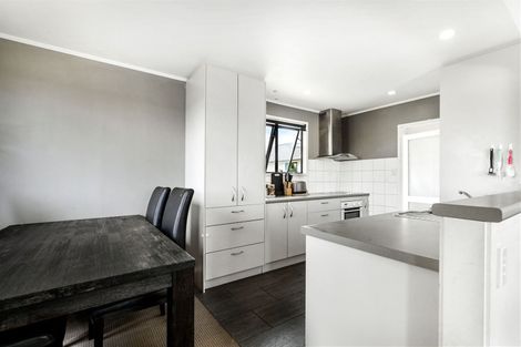 Photo of property in 2/8 Dalmatia Place, Henderson, Auckland, 0612