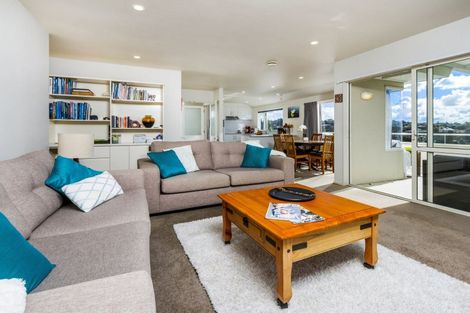 Photo of property in 3/133 Carlisle Road, Northcross, Auckland, 0632