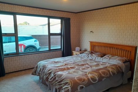 Photo of property in 2 Coronet Place, Awapuni, Palmerston North, 4412