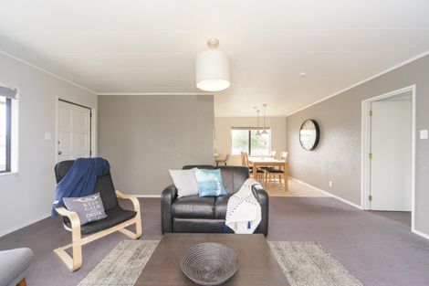 Photo of property in 73 Hillcrest Drive, Kelvin Grove, Palmerston North, 4414