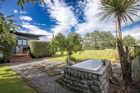 Photo of property in 978 Pourerere Road, Omakere, Waipawa, 4271