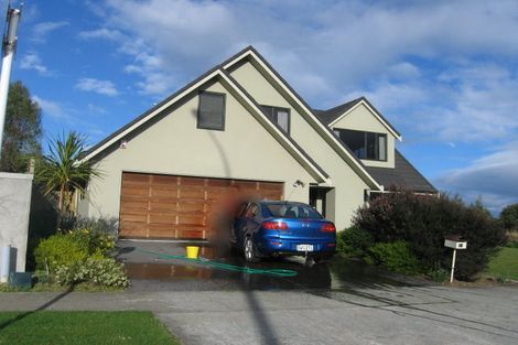 Photo of property in 48 Ruapehu Drive, Fitzherbert, Palmerston North, 4410