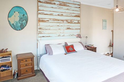 Photo of property in 15 Roore Street, Foxton Beach, Foxton, 4815