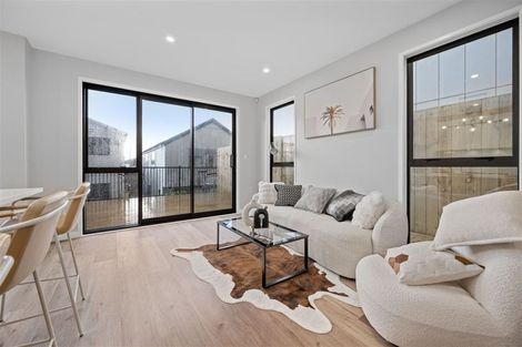 Photo of property in 14 Pohewa Road, Silverdale, 0932